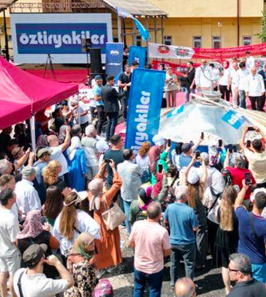 Öztiryakiler’in 3 tonluk pilav tenceresi Mengen Aşçılık Festivalindeki yerini aldı
